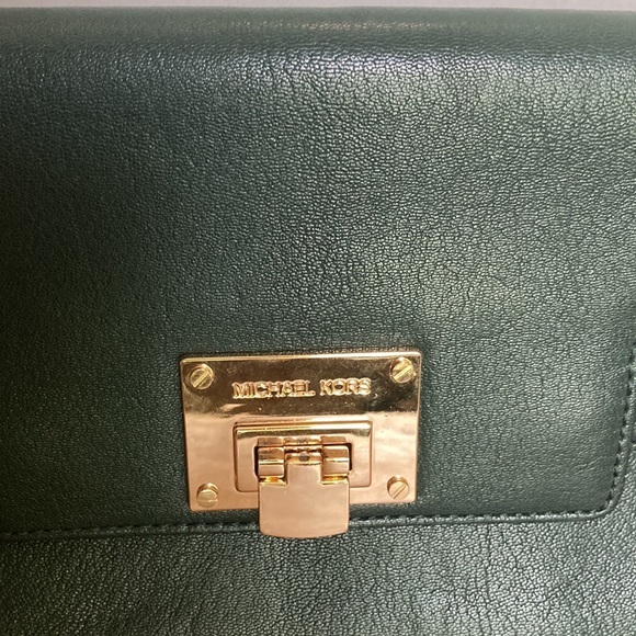 MICHAEL KORS LEADER CLUTCH  BAG